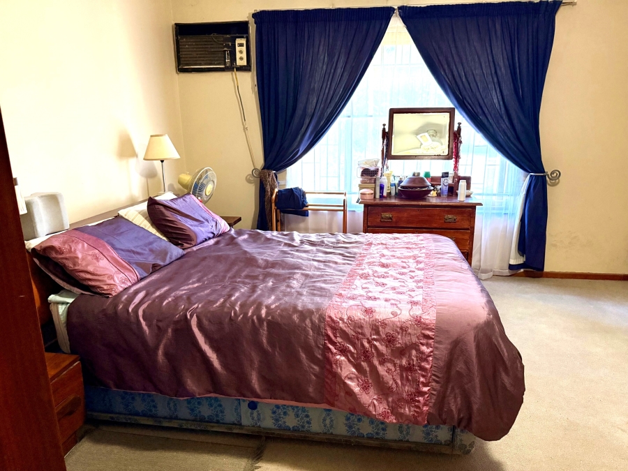 4 Bedroom Property for Sale in Bergzicht Western Cape